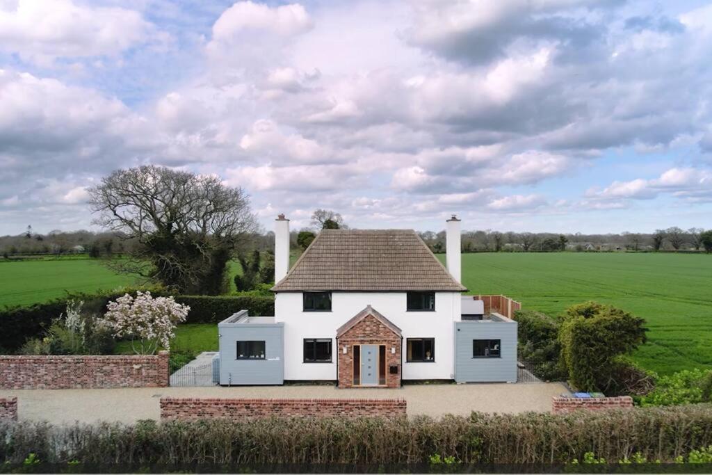 Covehithe House-Coastal Luxury- Sleeps 12-With Huge Swimspa! Wrentham エクステリア 写真