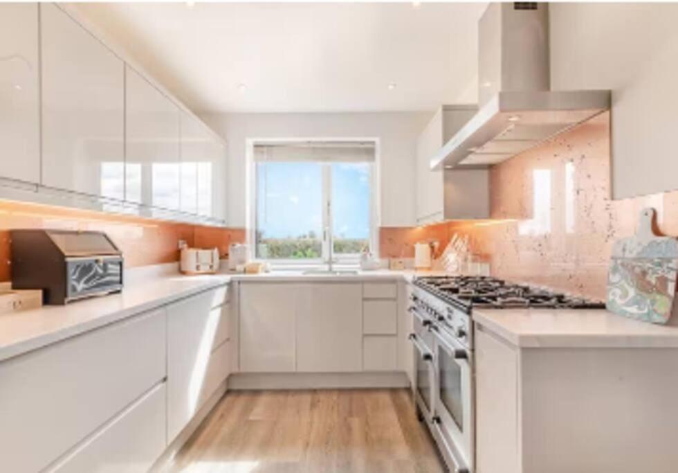 Covehithe House-Coastal Luxury- Sleeps 12-With Huge Swimspa! Wrentham エクステリア 写真