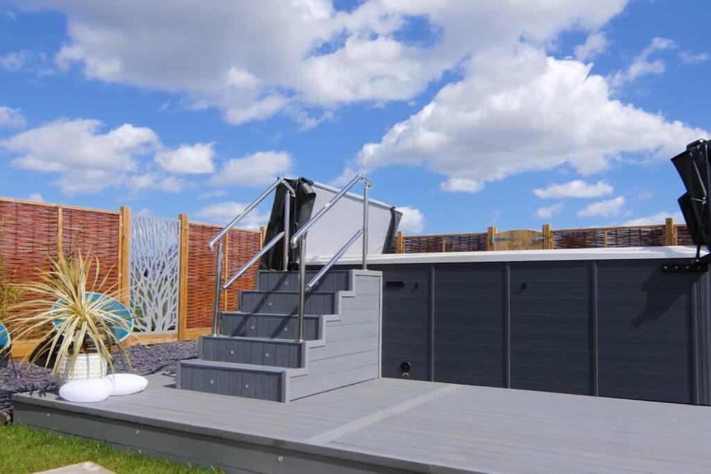 Covehithe House-Coastal Luxury- Sleeps 12-With Huge Swimspa! Wrentham エクステリア 写真